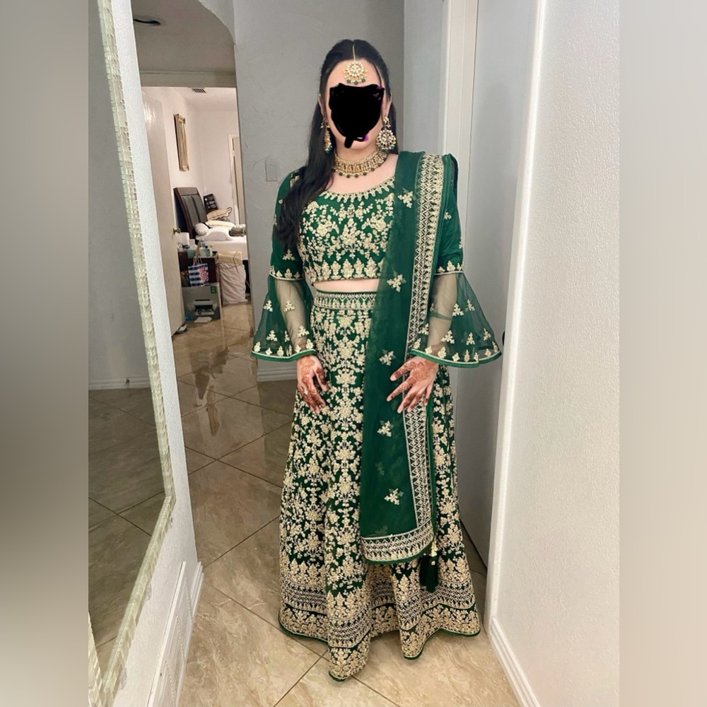 Lehenga in green and gold embroidery. Size 38